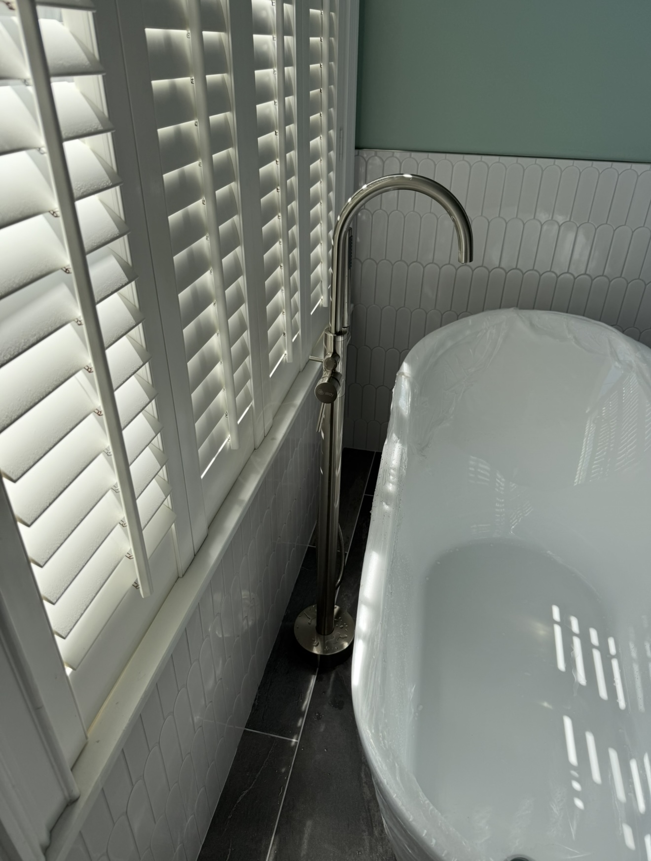 Freestanding soaking tub install
